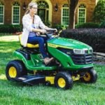 John Deere S100 42 in. 17.5 HP GAS Hydrostatic Riding Lawn Tractor - Image 3